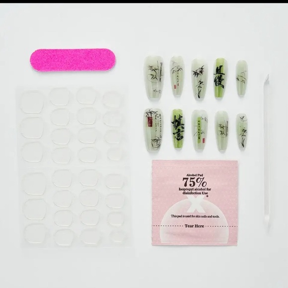 Gorgeous 10 pcs Handmade Press-On Nails (Nail Kit - Reusable). - Picture 2 of 4